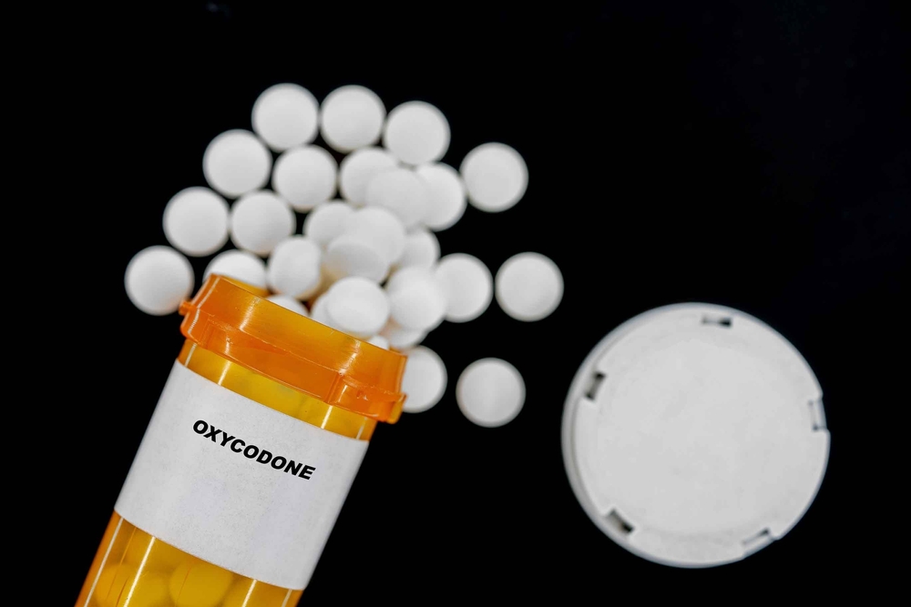 Oxycodone-tanlets-on-bottle