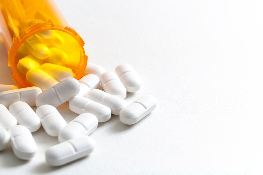 Vicodin-pills-on-surface