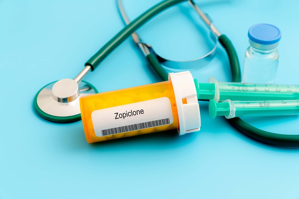 Zopiclone-tablets-on-bottle