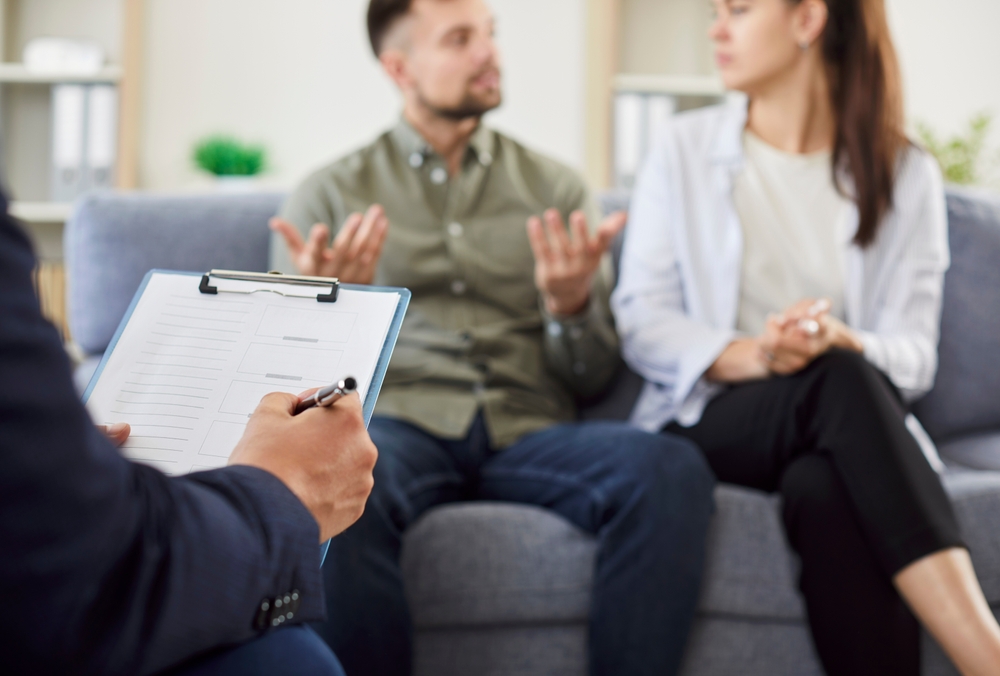 couple-in-therapy-session