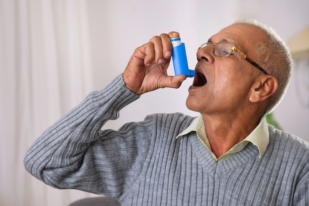 old-man-using-inhelar