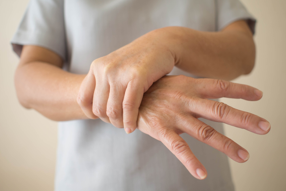old-man-with-shaking-hand