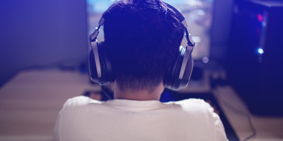 young-little-boy-gaming