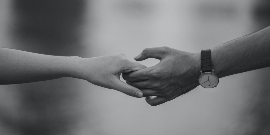 benzodiazepine-rehab-holding-hands