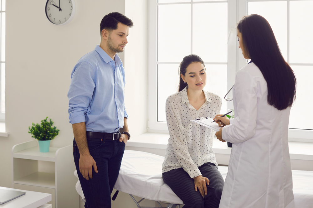 doctor-discuss-treatment-plan