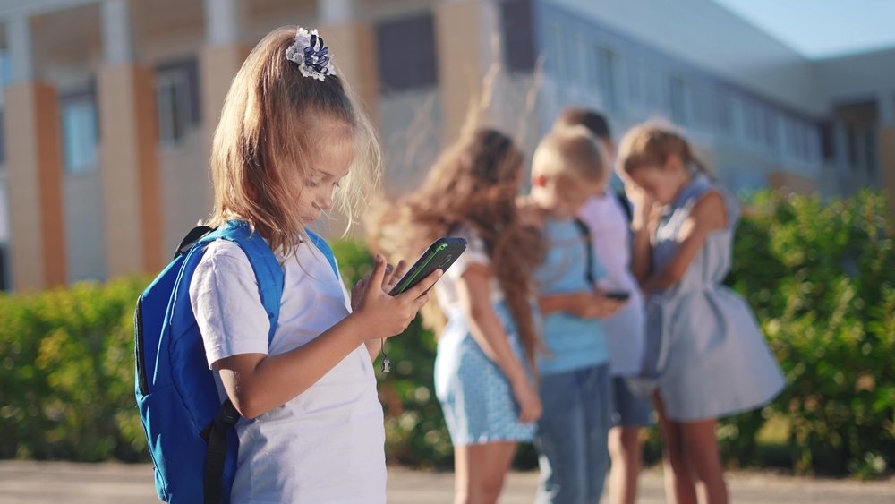 little-girl-with-phone-in-hand