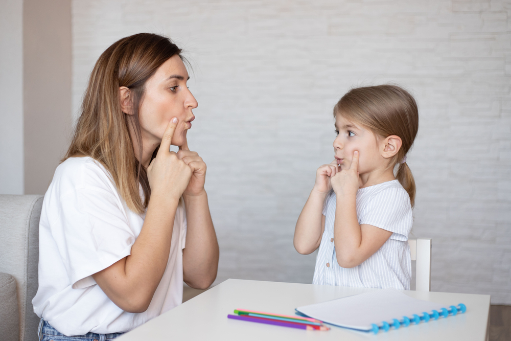 woman-teaching-Speech-Impairment-to-little-girl