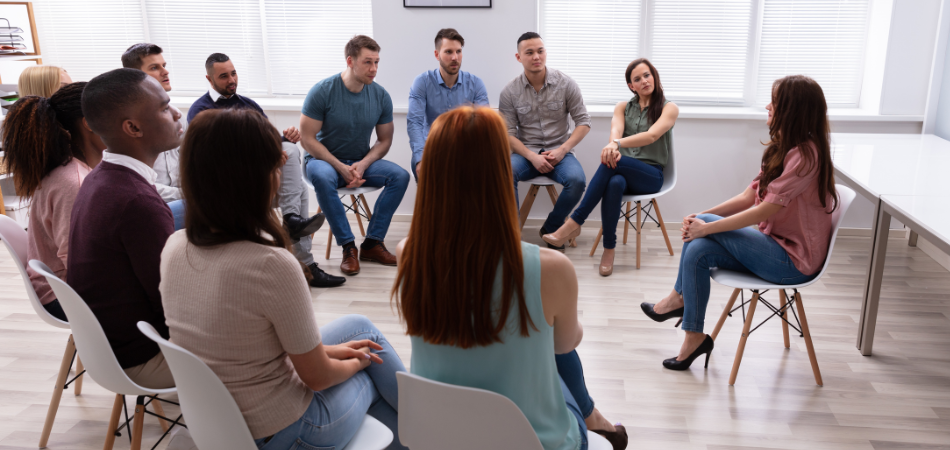 Peer support groups: A key component of alcohol rehab