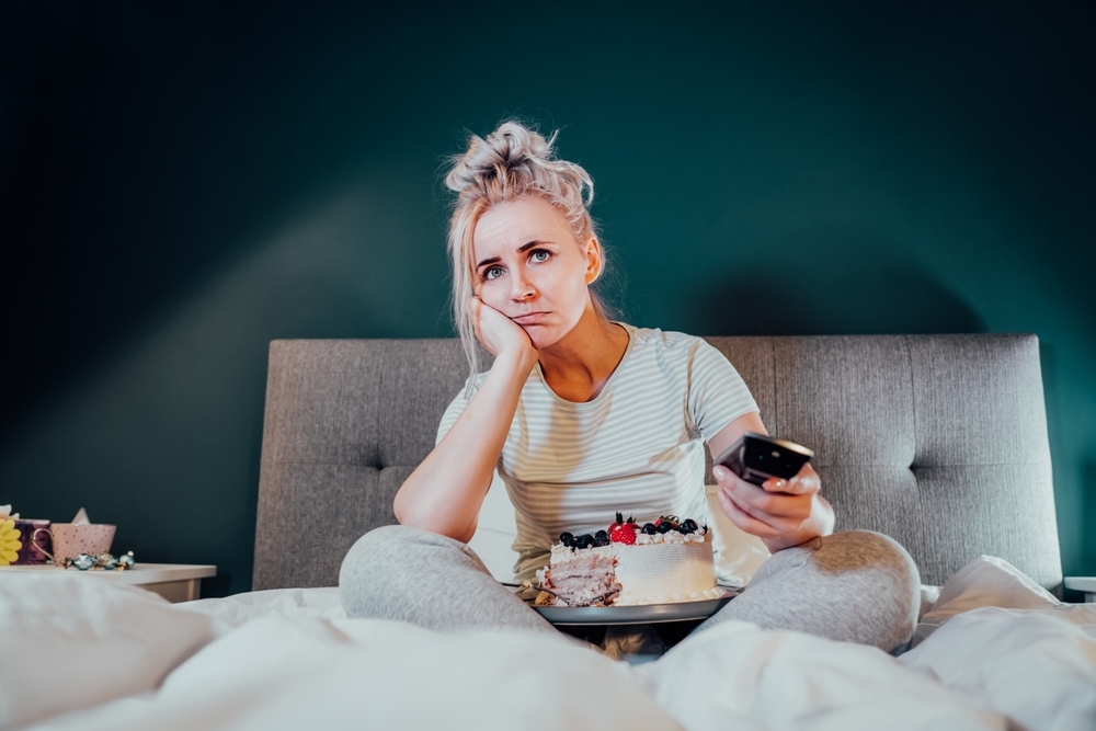 woman-thinking-while-eating