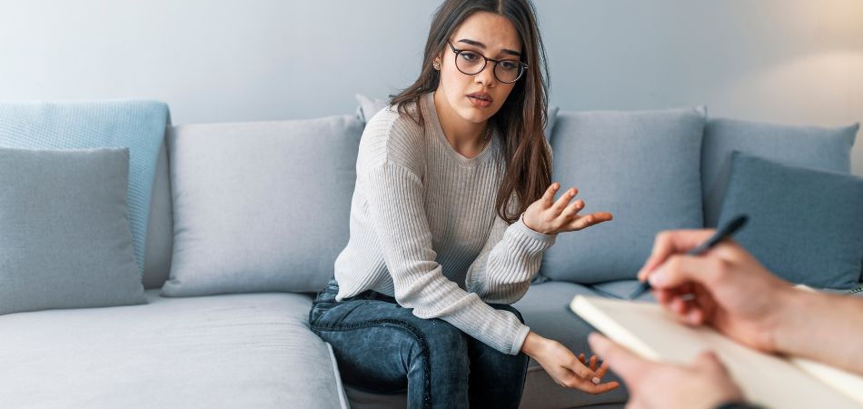 young woman in truma therapy