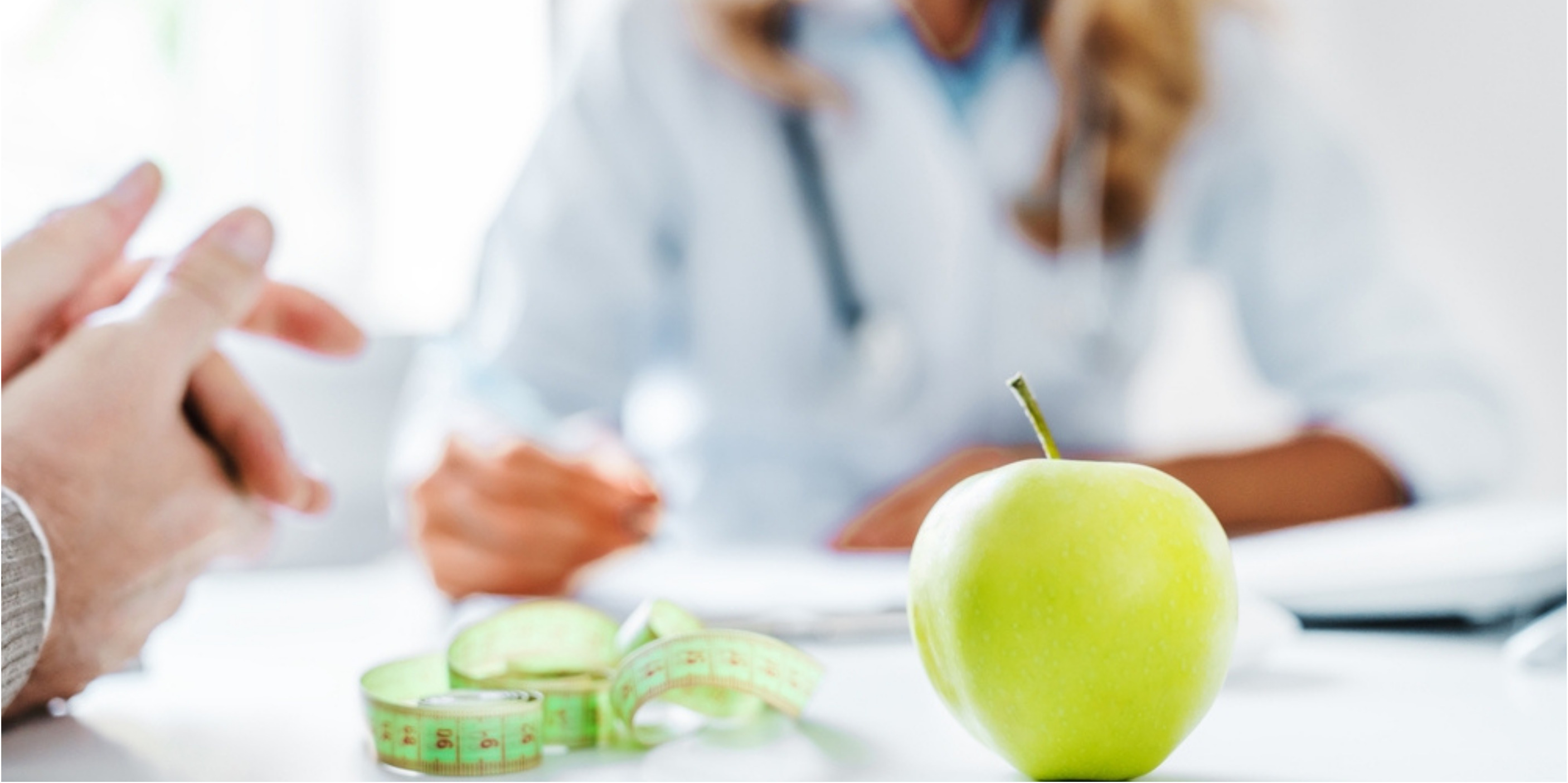 Apple fruite in doctor table