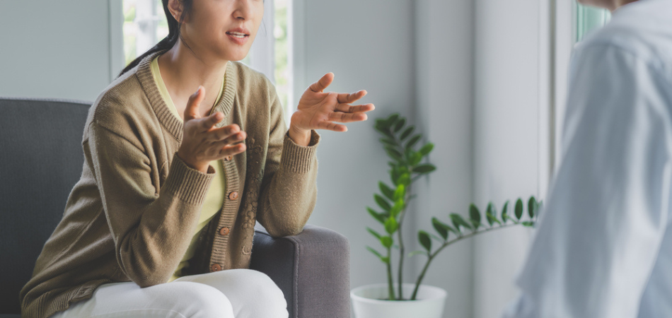 A woman in a therapy session for stimulant rehab