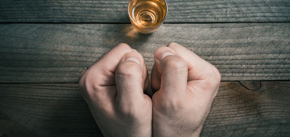 man-hand-tie-with-alcohol-glass