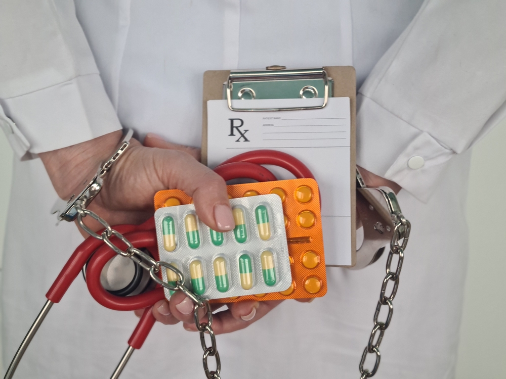 doctor-with-medicines