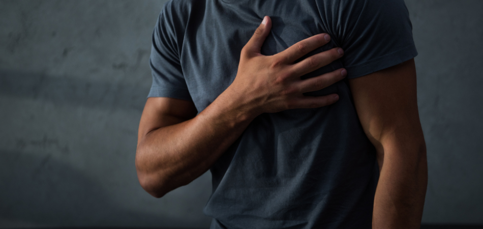 Chest pain after drinking alcohol man holding chest 2