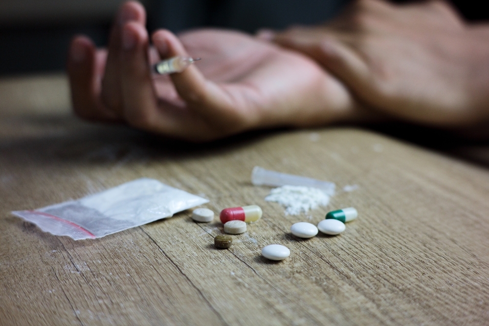 Man hand in table with pills