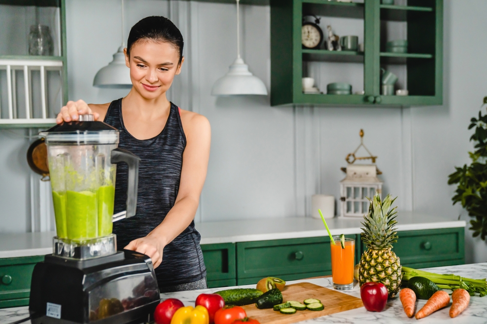 woman-making-veg-juice-at-home