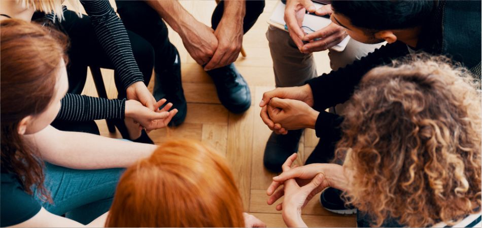 teenagers in rehab group therapy