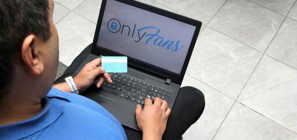 man spending money on onlyfans