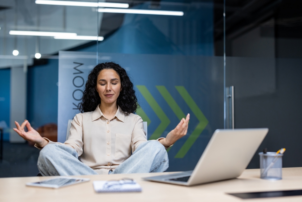 business-woman-meditation