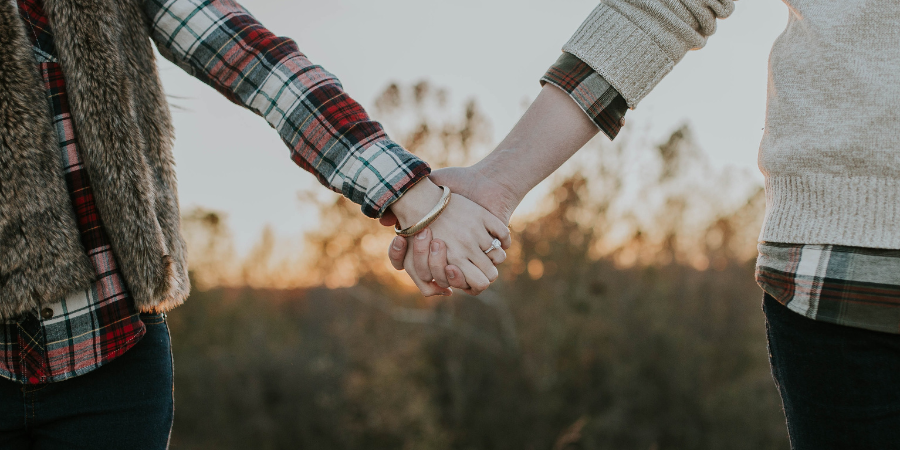 sleeping-pill-detox-comforting-holding-hands