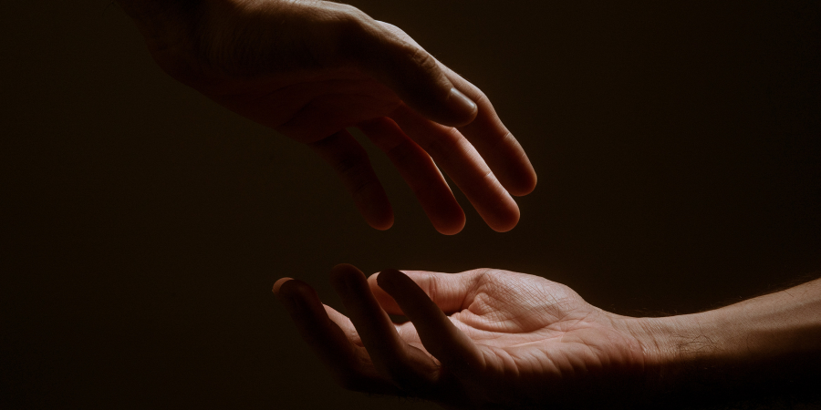 ketamine-detox-caring-hands-2